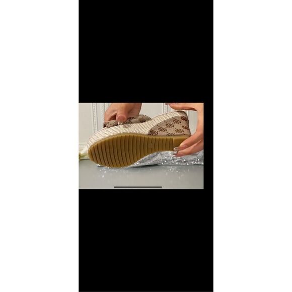 🔥Tan Floral design Wedges , super comfortable and stylish . Have in sizes 8 and - Picture 8 of 11